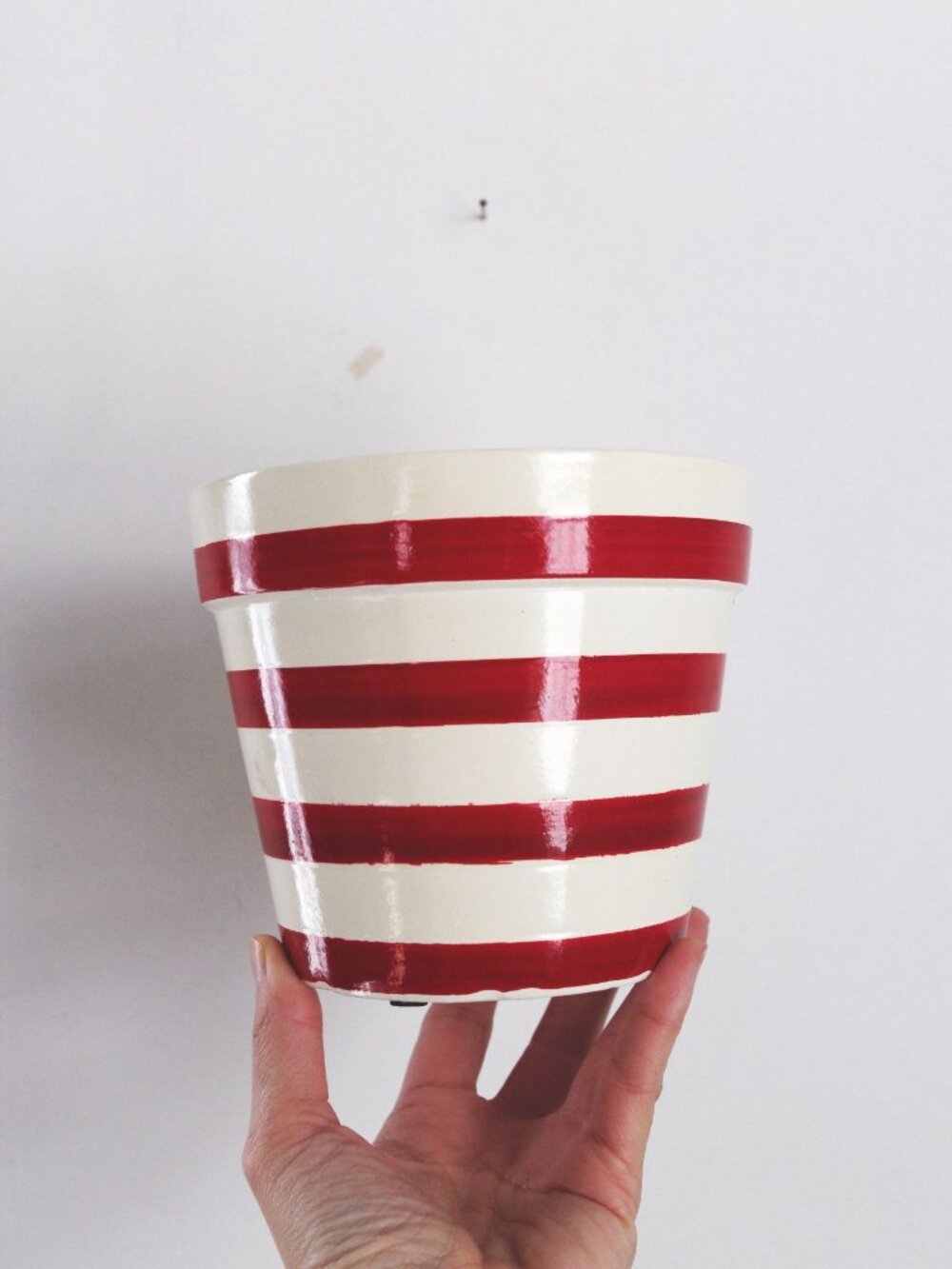 Vintage Red White Striped Ceramic Planter Pot Hand Painted Classic Retro - Picture 3 of 3